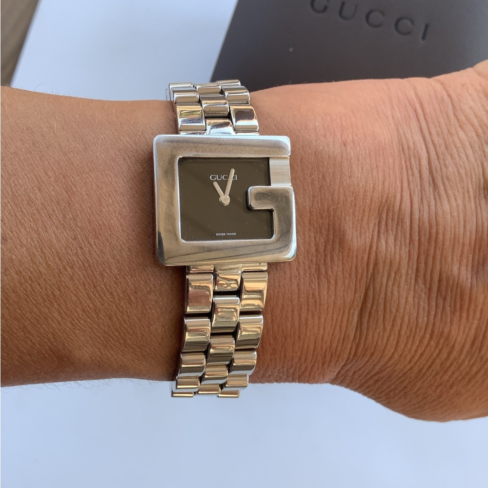 Gucci Two-Tone Gold and Silver Stainless Steel Women's Watch - Picture 14 of 14